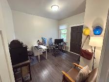 Large high ceiling 2 Bedroom -241 Queen St S - Photo 8