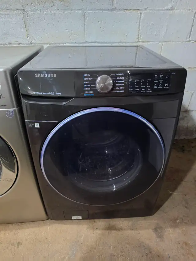 NEWER MODEL Samsung 27' Black Stainless FrontLoad Washer Machine