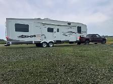 Camper fifth wheel trailer 32’ 2007 Dutchman Colorado by THOR
