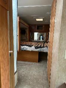 Camper fifth wheel trailer 32’ 2007 Dutchman Colorado by THOR - Photo 6