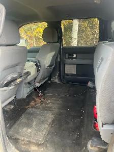 4X4 still up for grabs, need gone asap as no place to park it - Photo 4
