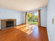 Sheppard/Warden, 3 Bedrooms, 2 Bathrooms with Separate Entrance - Photo 2