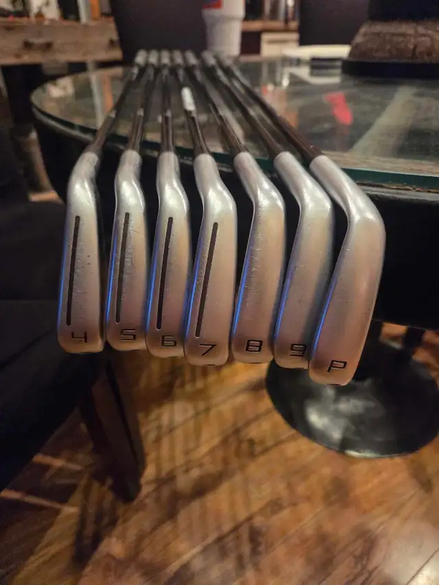 taylormade p790 right handed irons