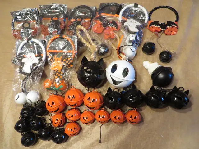 DECO HALLOWEEN 32 CLOCHES NEUF ET UTILISE 1 FOIS COMME NEUVE