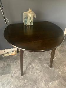 WOODEN ROUND KITCHEN TABLE