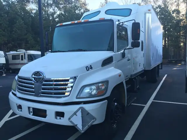 Hiring ONE DZ AZ driver for box truck   2 years exp required