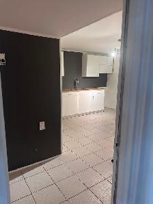 Spacieux 4 ½ rénové . chauffage et électricité inclus - Photo 2