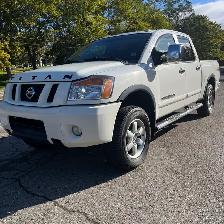 2011 Nissan Titan PRO-4X - Photo 2