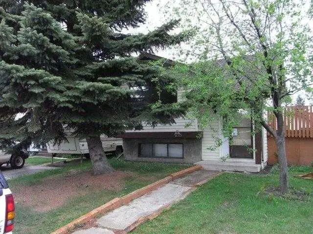 abbeydale basement legal suite 2 bedrm den $1100/m 40 %ut