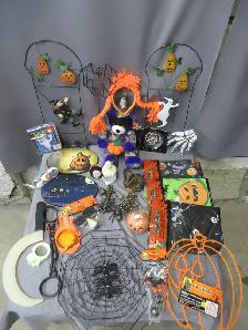 DECO HALLOWEEN 28 MORCEAUX NEUVE ET UTILISE 1 FOIS COMME NEUVE