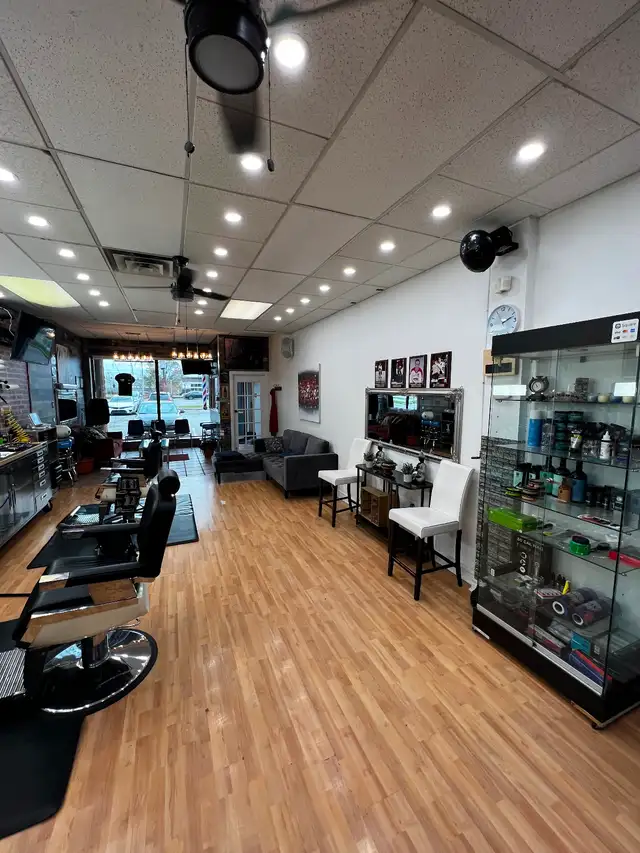 Salon de barbier à vendre / Barbershop for Sale - Laval