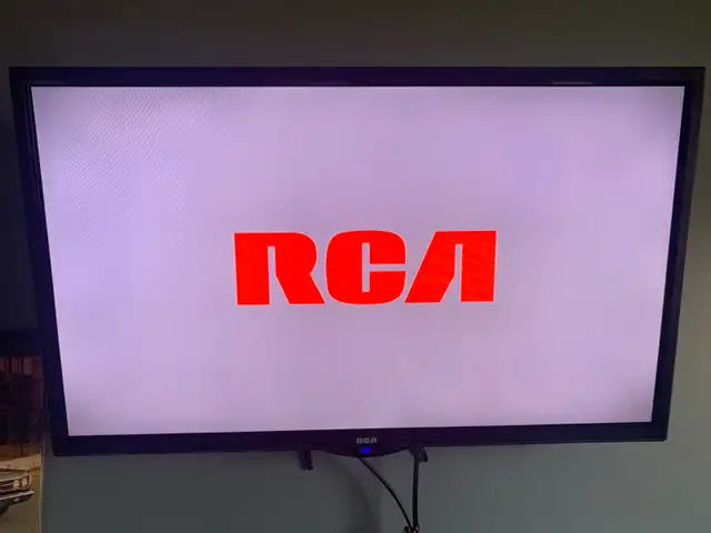 30 INCH RCA FLAT SCREEN TV