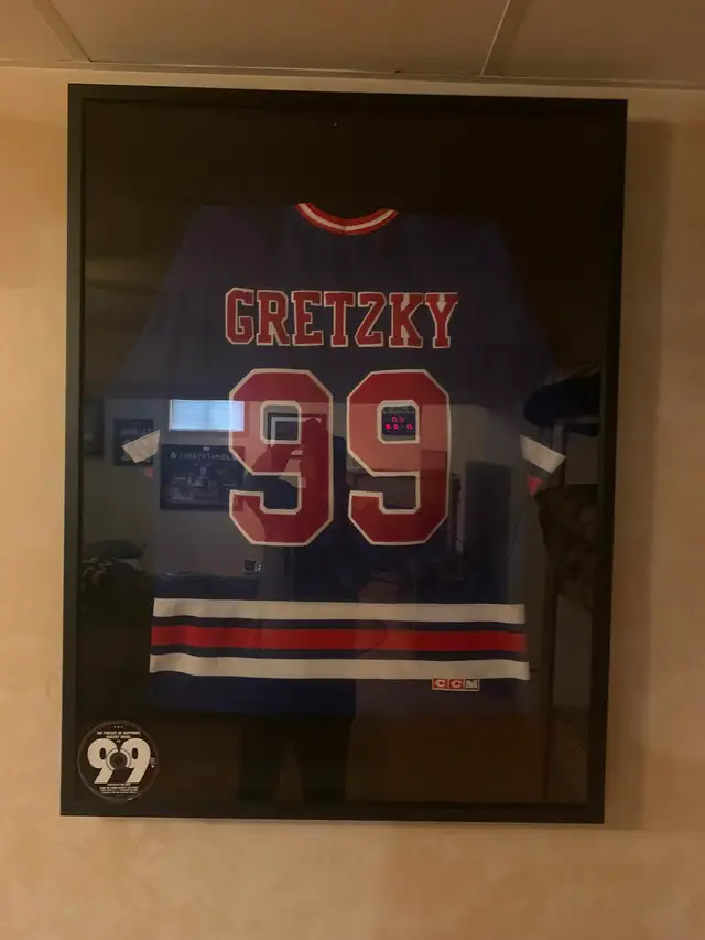 FRAMED GRETZKY NEW YORK RANGER HOCKEY JERSEY