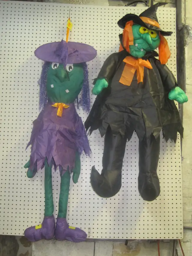 HALLOWEEN 2 GR SORCIERES EN NYLON NEUVE