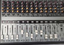 (N9741086) Mackie ONYX 1620 16-Channel Analog Mixer - Photo 5