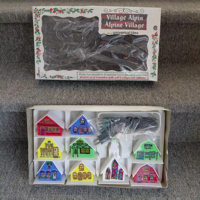 Village alpin illuminé de Noël vintage - Neuf dans sa boîte
