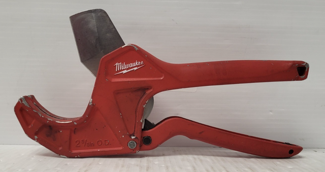 (N94119-1) Milwaukee 48-22-4215 Ratcheting Pipe Cutter