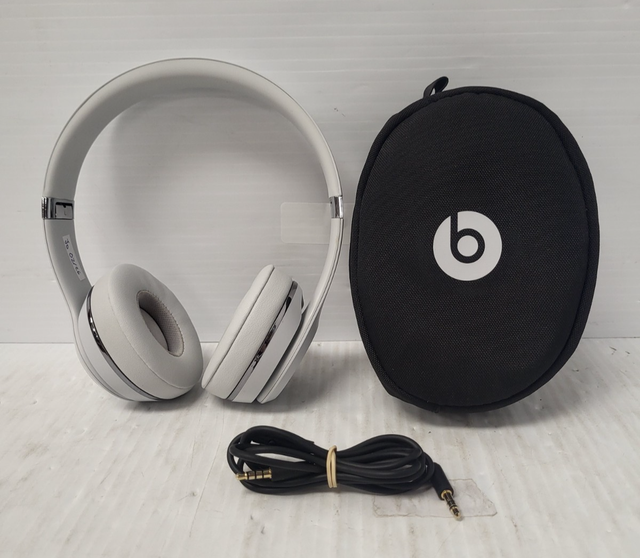 (N94379-10) Beats A1796 Solo3 Wireless Headphones