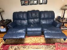 Free. reclining sofa - Photo 2