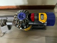 Dyson V7 Battery Powered Vacuum - Photo 3