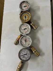 Caterpillar 4 bolt flange covers and hydraulic gauges - Photo 3