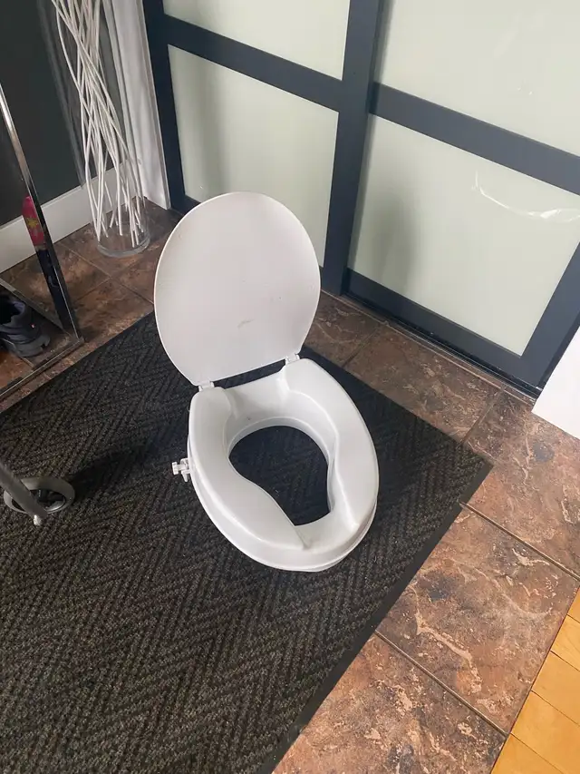 Siège surélevé pour toilettes