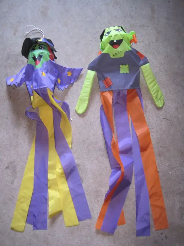 HALLOWEEN 2 TETES CRIANTE AVEC MATERIEL LONG UTILISE 1 FOIS