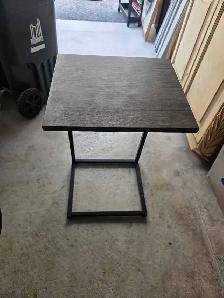 SIDE TABLE MINT CONDITION $15