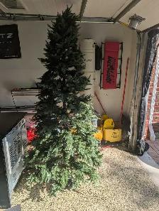 Storable Pre-lit 7.5 foot Christmas Tree