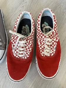 three pairs of shoes - Photo 2