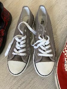 three pairs of shoes - Photo 3