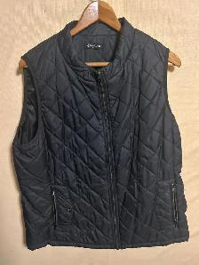 ONE NEW XLG. FUINLOUTH QUILTED VESTAS PICTUREDASKING $10 CASH-