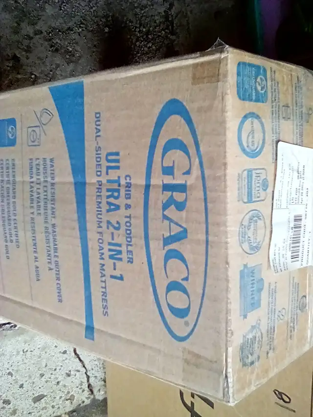 Graco 2 in 1 Ultra Dual sided Crib / Toddler Matress new in box