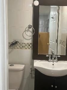 Scarborough-Large Furnished Room with Attached Private Bathroom - Photo 4