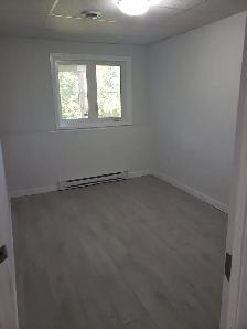Appartement d'une chambre TOUT INCLUS : chauffé, éclairé, meublé - Photo 2