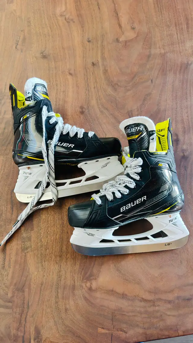 Youth Bauer Supreme M4 skates length 4.0 - basically new