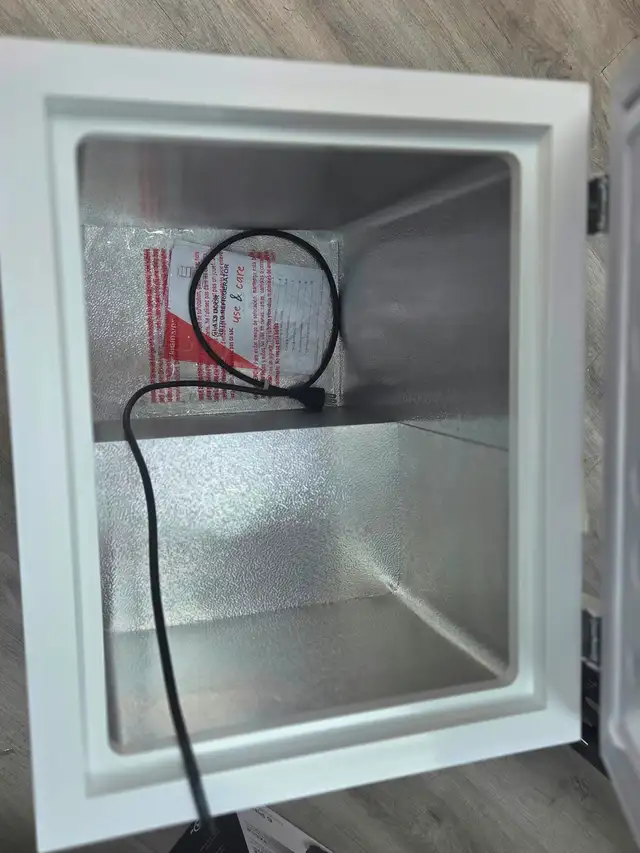 Frigidaire 2.1 Cu ft Chest Freezer