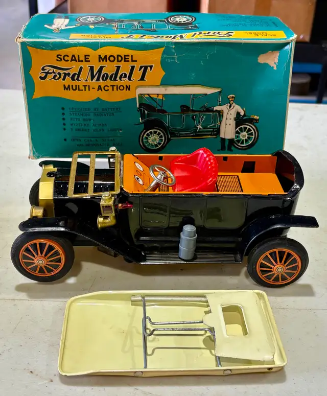 Tin Lithograph Battery-Operated "Ford Model T" Toy Car (Japan)