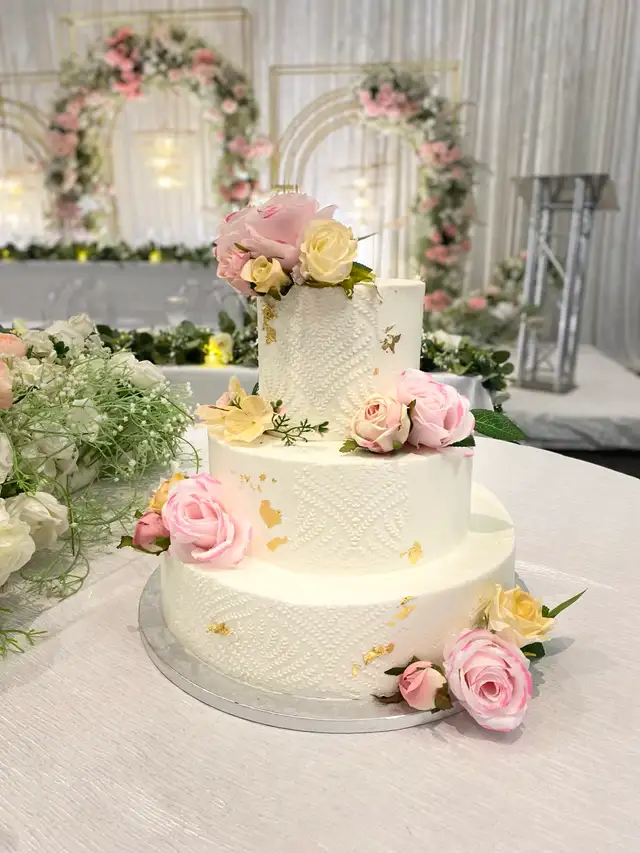 amazing wedding Cakes 120-150 servings Halton GTA