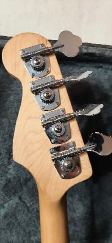 Fender Bass - Photo 3