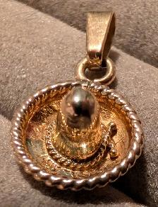 14K Gold 3-D Sombrero Hat Pendent in New Condition! - Photo 4