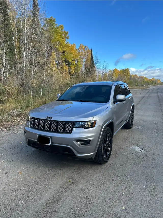 2021 Jeep Grand Cherokee          Only 23,288 KM !!
