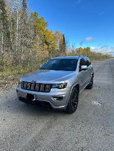 2021 Jeep Grand Cherokee          Only 23,288 KM !!