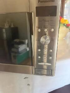 Panasonic Microwave Oven with Inverter — Excellent Working Order - Photo 2