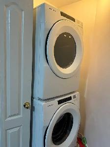 Beautiful 3 B/R Detached Home Near Mount Pleasant - Photo 3