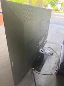 Toshiba Flat-Screen TV in Good Working Order - Photo 2