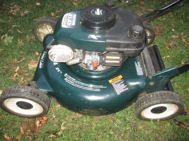 CRAFTSMAN 21 INCH PUSH LAWN MOWER 6  H/P TECUMSEH ENGINE