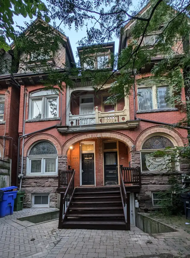 Downtown Toronto Large Bedroom for Rent-All inclusive(Dec 1st)