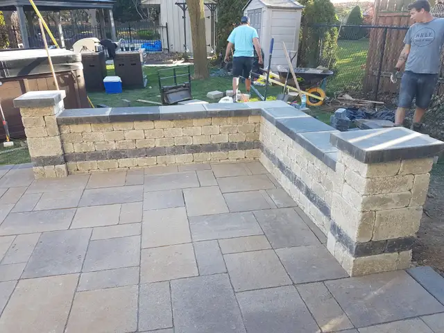 INTERLOCKING PATIOS STEPS WALKWAYS DRIVEWAYS RETAINER WALLS