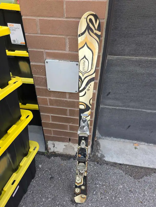 SKIS 142 CM GOOD CONDITION $50